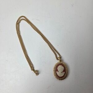 Avon Gold and Cream Cameo Necklace